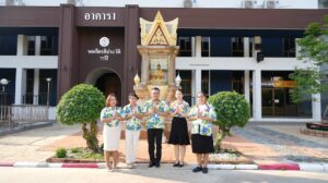 ผอ.สุริยันต์   เหล่ามะลึก   นายกสุพัฒน์   ศรีมงคล   นายกนิกร  ชิมรส   อาจารย์เจือ สุวรรณเจริญ  ประธานร่วมการจัดงานวันสงกรานต์ ดอกแขมบานสะพรั่ง หนองแขม  วิถีไทย … ชื่นใจวันสงกรานต์ วันที่ 3 เมษายน 2569  ณ  โรงเรียนมัธยมวัดหนองแขม