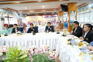ผอ.ไชยา กัญญาพันธุ์   ผอ.สิทธิศักดิ์ แก้วสอนทะเล     ผอ.ประทีป หมื่นขำ    ศน.กันยารัตน์ วงษ์วิบูลย์สิน  ประธานและคณะกรรมการประเมินระบบดูแลช่วยเหลือนักเรียน โดยมี ผอ.สุริยันต์ เหล่ามะลึกและคณะให้การต้อนรับ     วันที่ 26 สิงหาคม 2569   ณ โรงเรียนมัธยมวัดหนองแขม